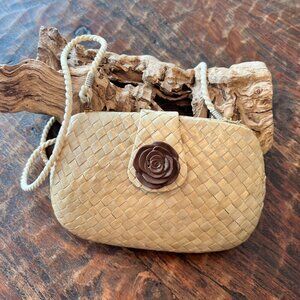 Vintage Woven Straw Shoulder Bag With Floral Accent & Rope Strap